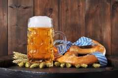 Dult-Bierkrug-Breze
