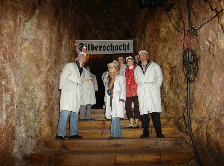 Grossansicht in neuem Fenster: Bach_Schmucksteinbergwerk Grossansicht in neuem Fenster: Bach_Schmucksteinbergwerk