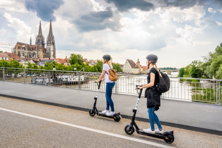 Bird-Scooter - Fahrt über Eiserne Brücke Bird-Scooter - Fahrt über Eiserne Brücke