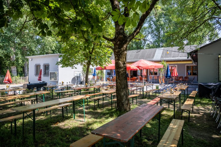 Gaststätte im Sportpark Schwabelweis - Biergarten