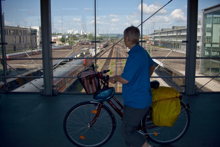 Radfahrerin_Hbf Regensburg